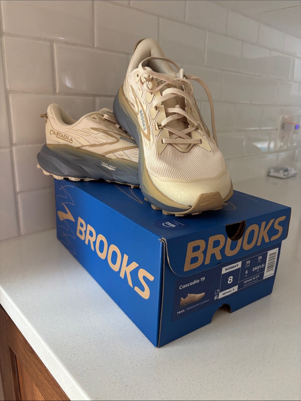 Brooks Cascadia 19 Women's Trail Sneakers in Cream and Gray